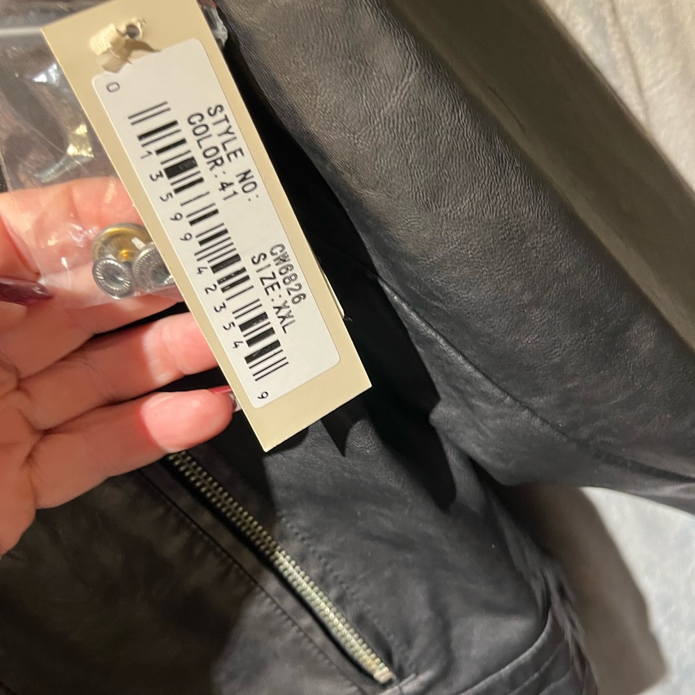 Cripple Creek Women's Black Leather Bomber Jacket - Picture 7 of 11
